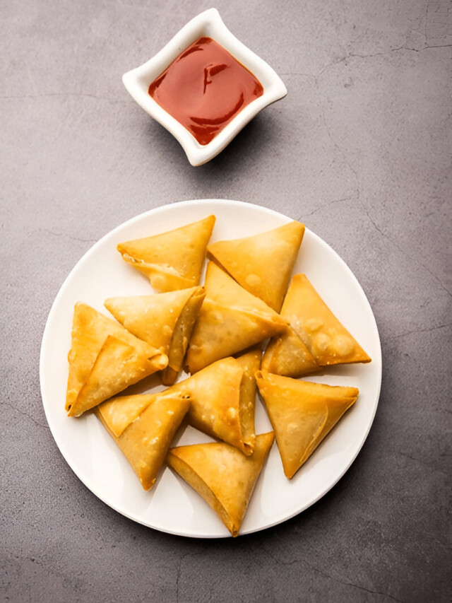 How to Make the Crunchiest Moong Dal Samosas at Home