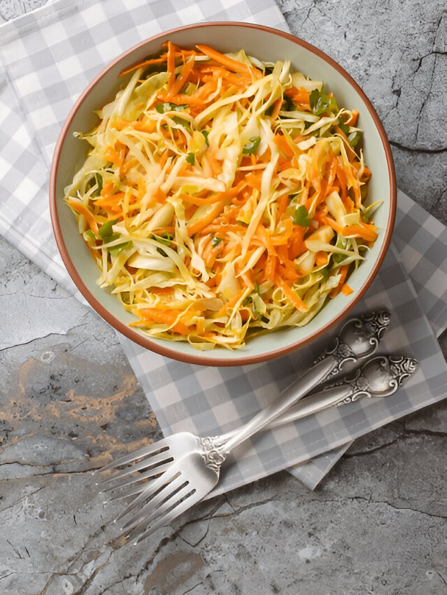 This Refreshing Cabbage Salad Is a Must Try